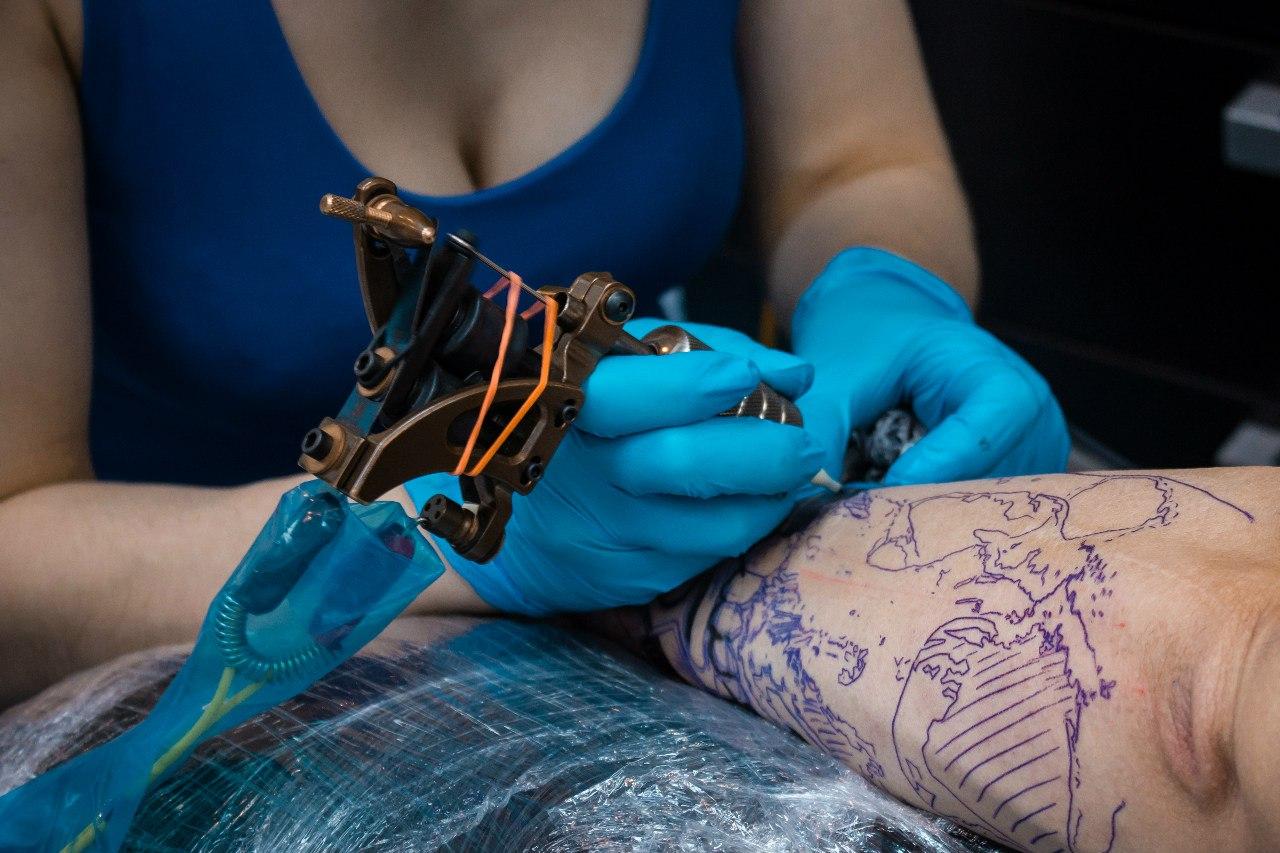 Тату качественно москва. Анатомические Татуировки. Обучение художественной татуировке. Курсы тату мастера.